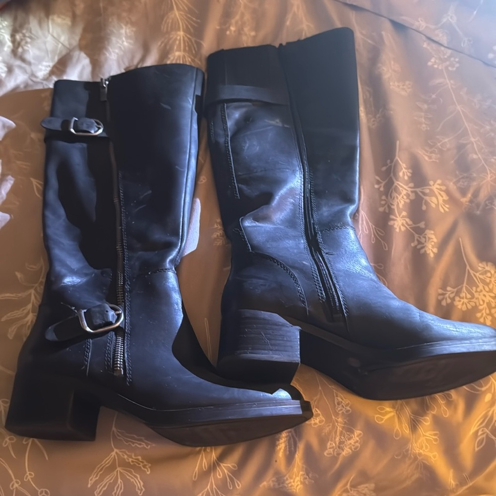 👢👢👢Lucky Brand tall black leather boots 👢 👢👢 Time to prep for falll! Great deal